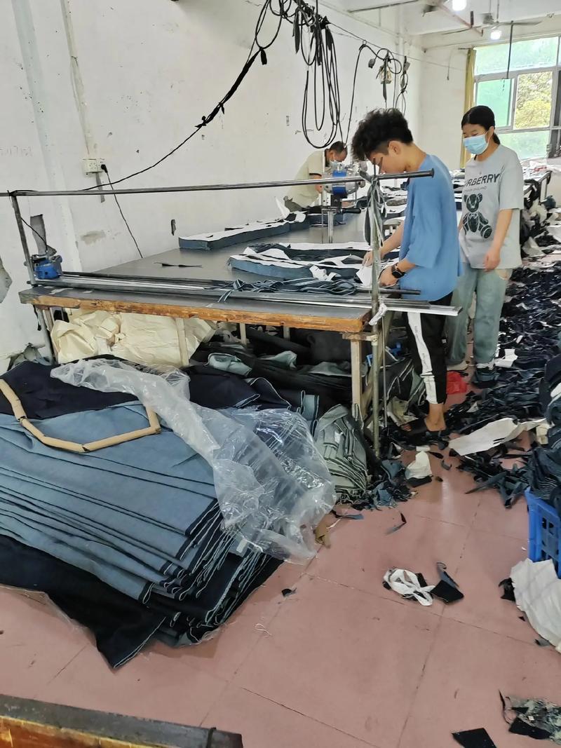 个性化T恤,展现独特自我